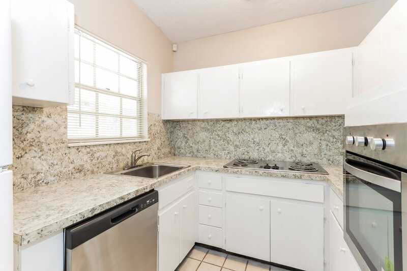 3,160/Mo, 605 W River Dr Temple Terrace, FL 33617 Kitchen View