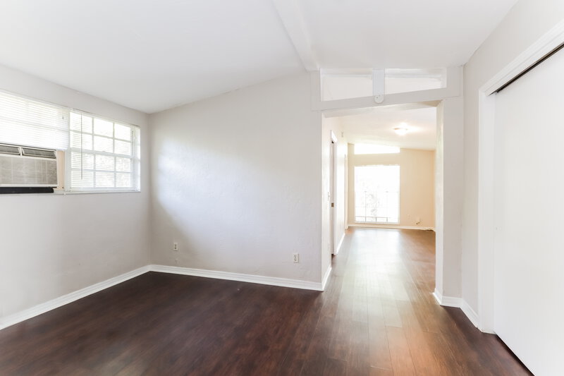 3,160/Mo, 605 W River Dr Temple Terrace, FL 33617 Main Bedroom View