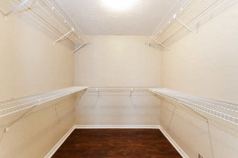 3,160/Mo, 605 W River Dr Temple Terrace, FL 33617 Walk In Closet View
