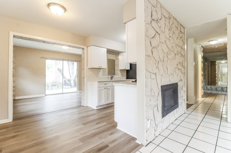 1,850/Mo, 3207 E 24Th Ave Tampa, FL 33605 Living Room View 2