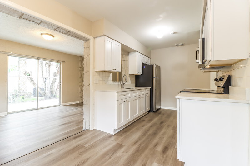 1,850/Mo, 3207 E 24Th Ave Tampa, FL 33605 Kitchen View 2