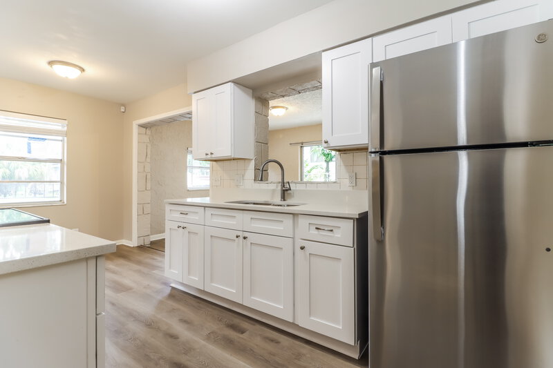 1,850/Mo, 3207 E 24Th Ave Tampa, FL 33605 Kitchen View 3