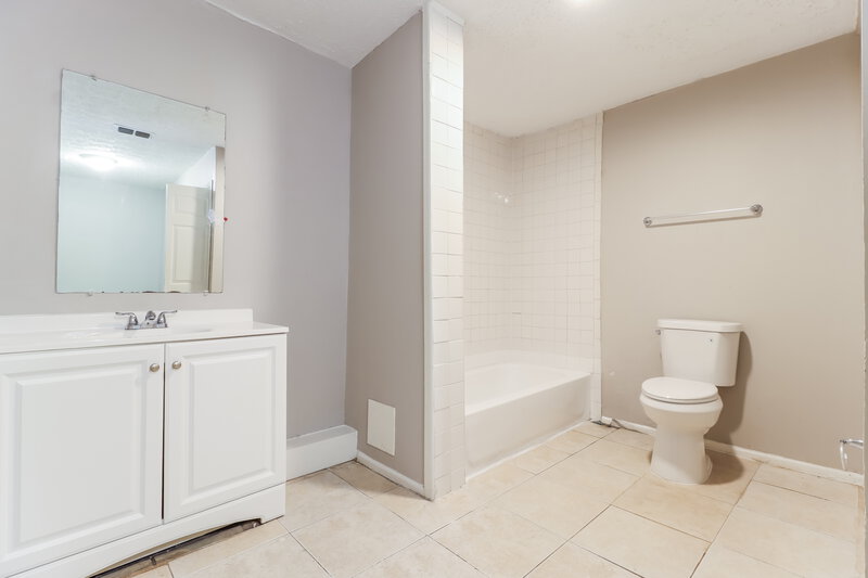 1,850/Mo, 3207 E 24Th Ave Tampa, FL 33605 Main Bathroom View