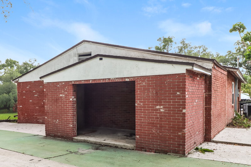 1,850/Mo, 3207 E 24Th Ave Tampa, FL 33605 Rear View 2
