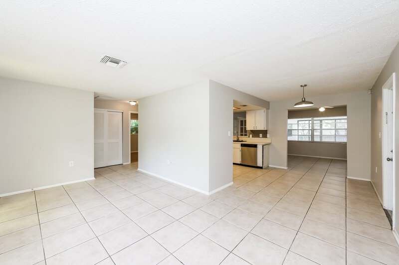 2,595/Mo, 109 COUNTRY VILLAS DR Safety Harbor, FL 34695 Living Room View 3