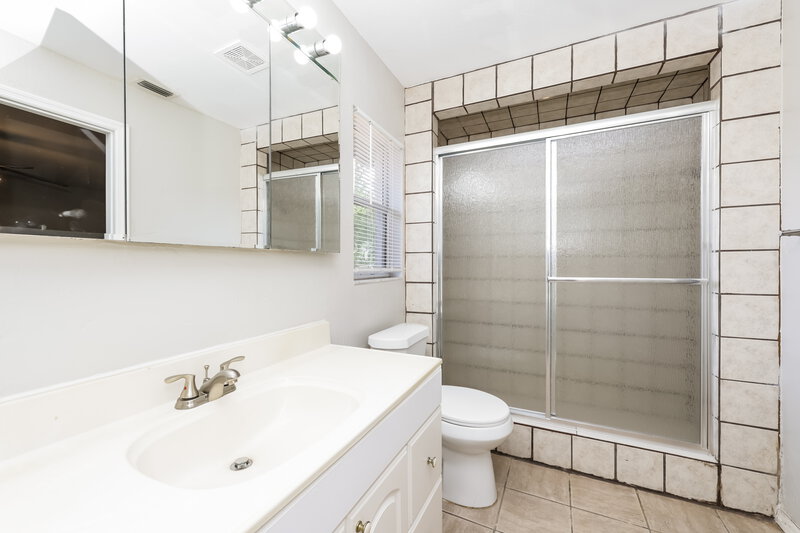 2,595/Mo, 109 COUNTRY VILLAS DR Safety Harbor, FL 34695 Main Bathroom View