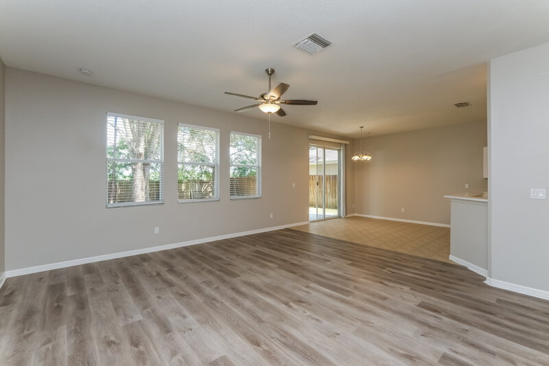 2,130/Mo, 6945 Exeter Park Pl Apollo Beach, FL 33572 Living Room View 2