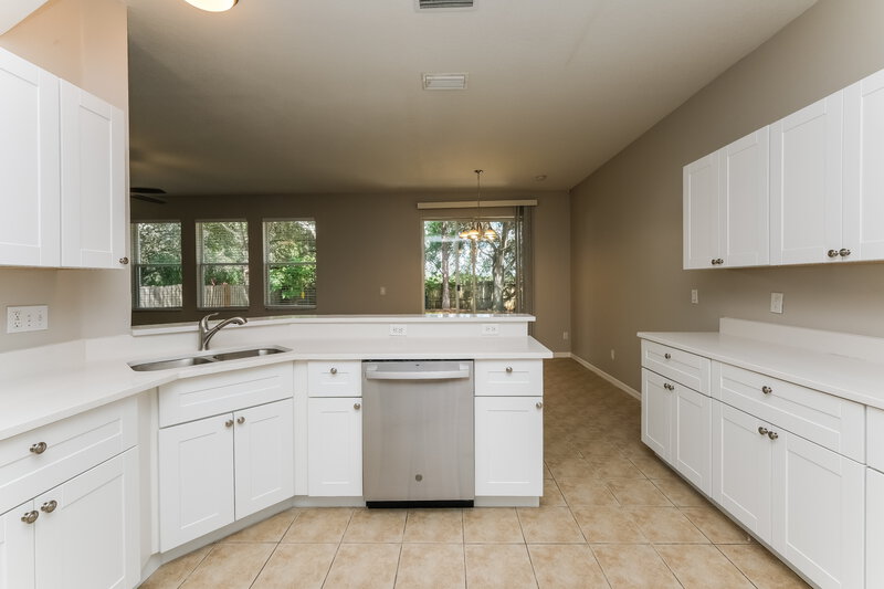 2,130/Mo, 6945 Exeter Park Pl Apollo Beach, FL 33572 Kitchen View 2
