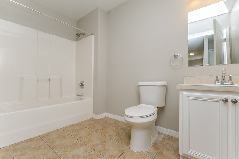 2,130/Mo, 6945 Exeter Park Pl Apollo Beach, FL 33572 Bathroom View
