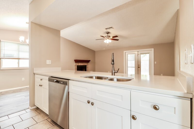 2,295/Mo, 633 Timber Bay Cir W Oldsmar, FL 34677 Kitchen View 2