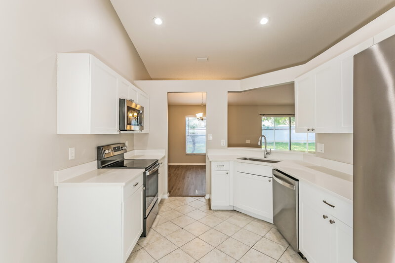 2,240/Mo, 10608 Walker Vista Dr Riverview, FL 33578 Kitchen View 2