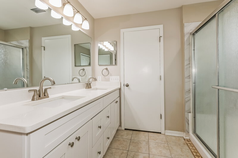 2,240/Mo, 10608 Walker Vista Dr Riverview, FL 33578 Main Bathroom View 2