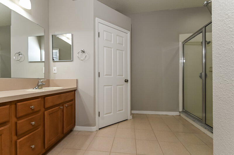 2,320/Mo, 1528 Emerald Hill Way Valrico, FL 33594 Main Bathroom View