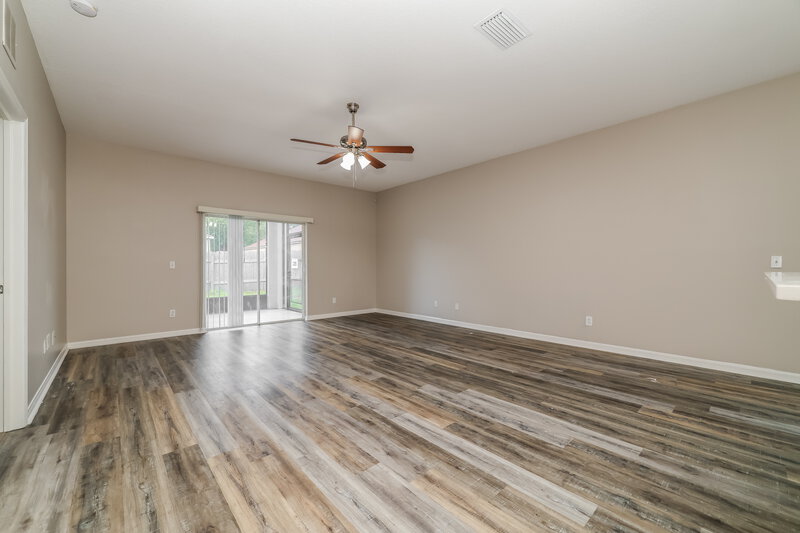 2,095/Mo, 13417 Silvercreek Dr Riverview, FL 33579 Living Room View 2