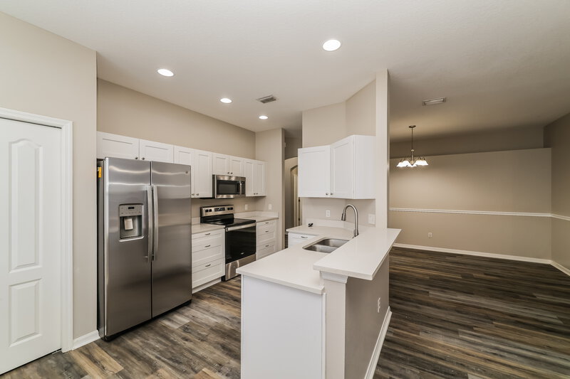 2,095/Mo, 13417 Silvercreek Dr Riverview, FL 33579 Kitchen View 2