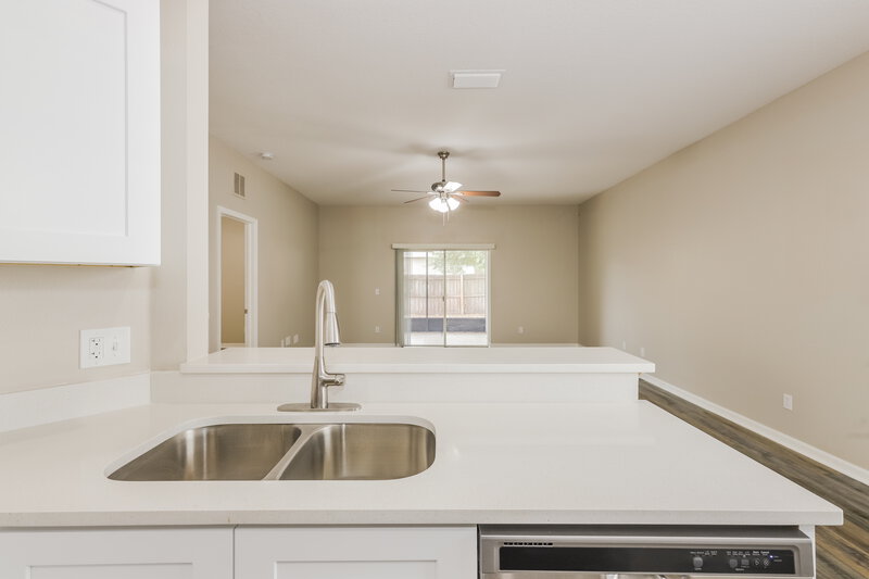3,760/Mo, 13417 Silvercreek Dr Riverview, FL 33579 Kitchen View 3