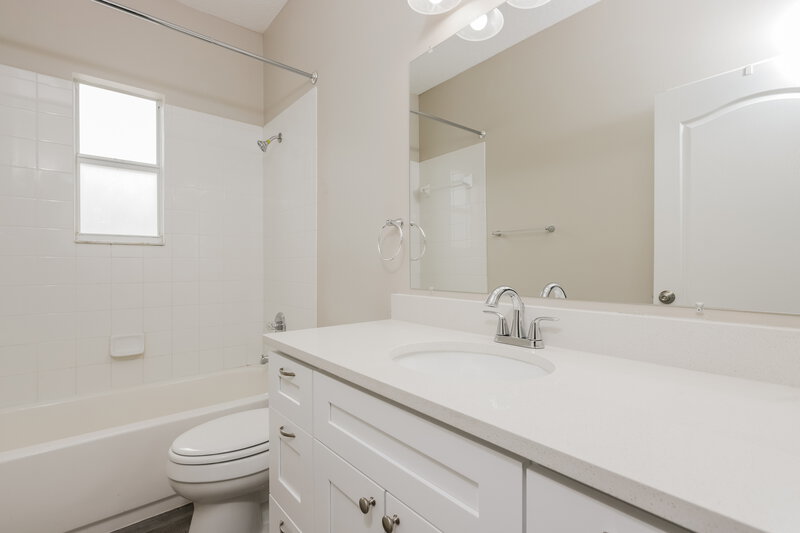 3,760/Mo, 13417 Silvercreek Dr Riverview, FL 33579 Bathroom View