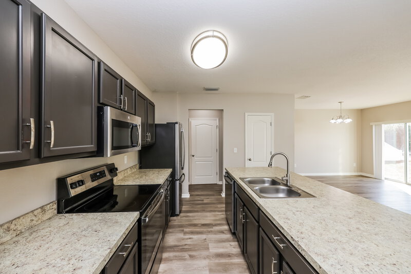 2,055/Mo, 12123 Barnsley Reserve Pl Gibsonton, FL 33534 Kitchen View 2