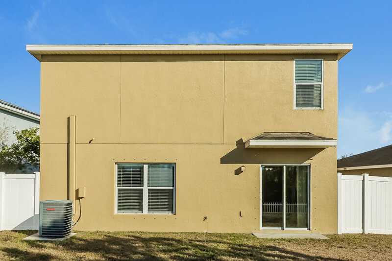 2,055/Mo, 12123 Barnsley Reserve Pl Gibsonton, FL 33534 Rear View