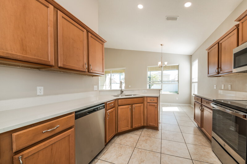 2,195/Mo, 12838 Hampton Hill Dr Riverview, FL 33578 Kitchen View 2