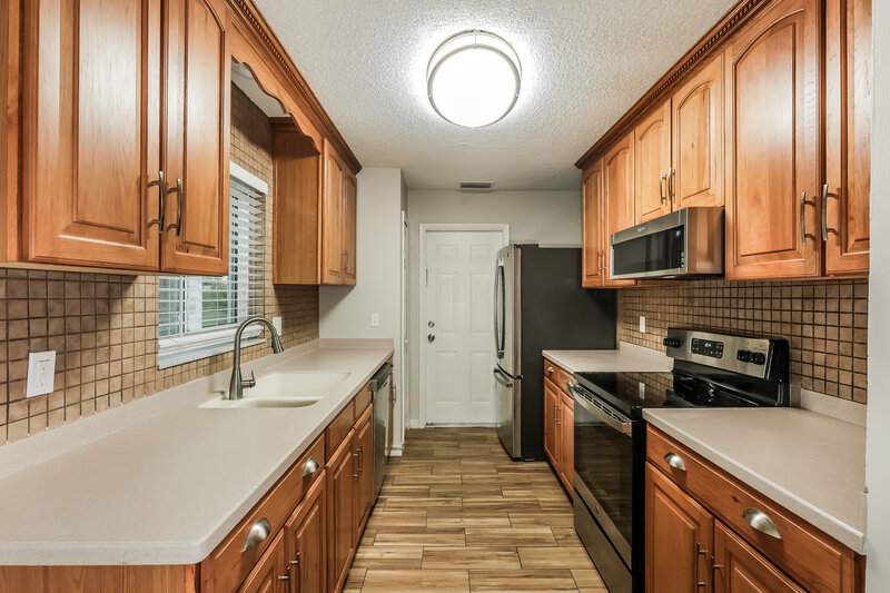 2,200/Mo, 1111 Tuxford Dr Brandon, FL 33511 Kitchen View