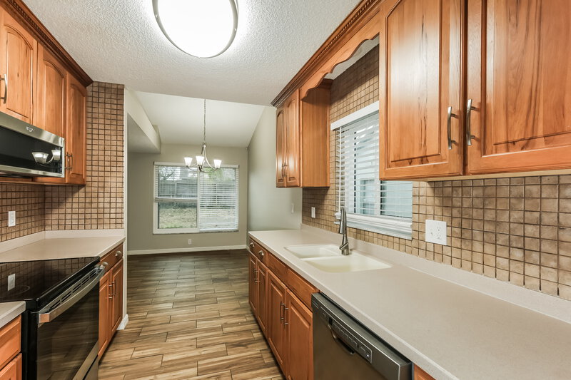 2,200/Mo, 1111 Tuxford Dr Brandon, FL 33511 Kitchen View 2