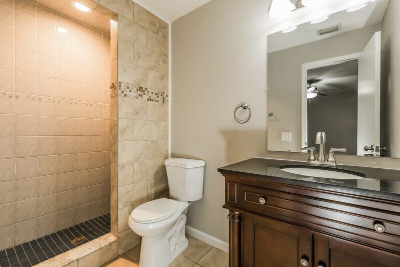 2,200/Mo, 1111 Tuxford Dr Brandon, FL 33511 Main Bathroom View