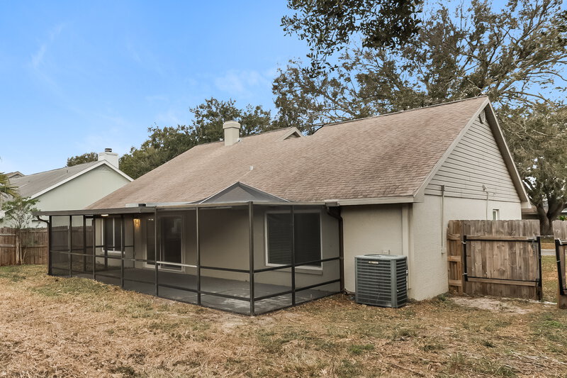 2,200/Mo, 1111 Tuxford Dr Brandon, FL 33511 Rear View