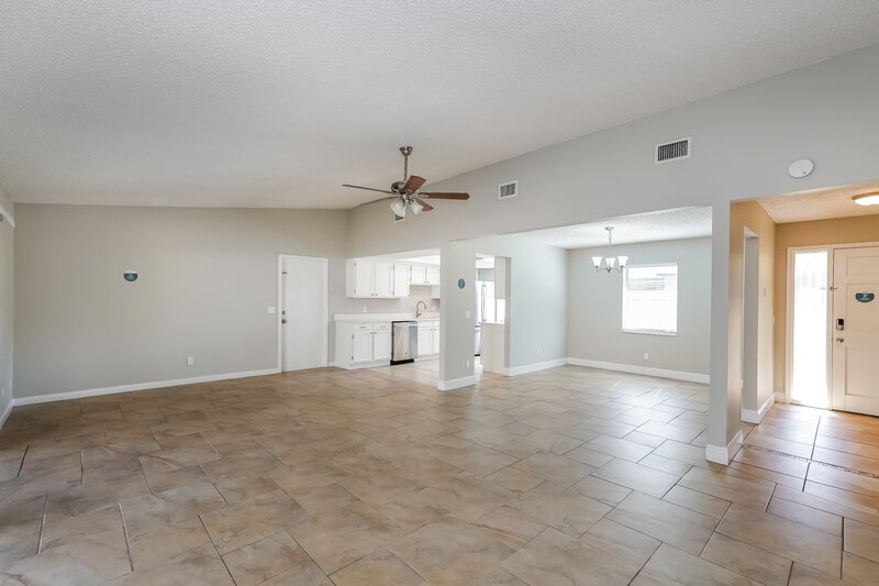 1,965/Mo, 607 Rollingwood Ln Valrico, FL 33594 Living Room View 3
