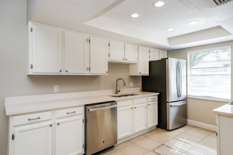 1,965/Mo, 607 Rollingwood Ln Valrico, FL 33594 Kitchen View