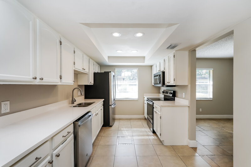 1,965/Mo, 607 Rollingwood Ln Valrico, FL 33594 Kitchen View 2