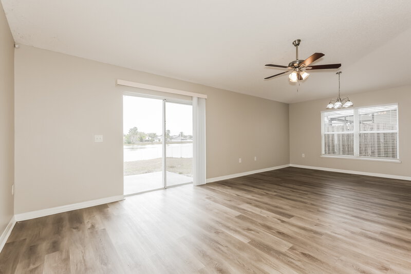 2,175/Mo, 12937 Lake Vista Dr Gibsonton, FL 33534 Family Room View 2