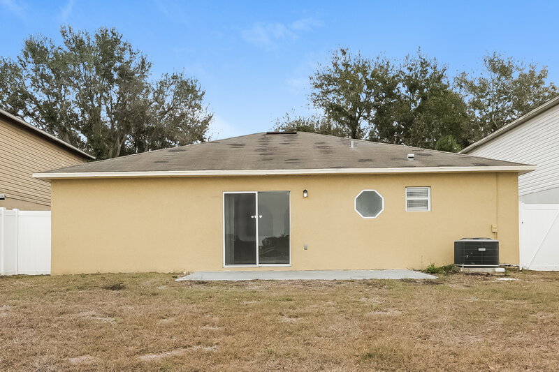 2,175/Mo, 12937 Lake Vista Dr Gibsonton, FL 33534 Rear View