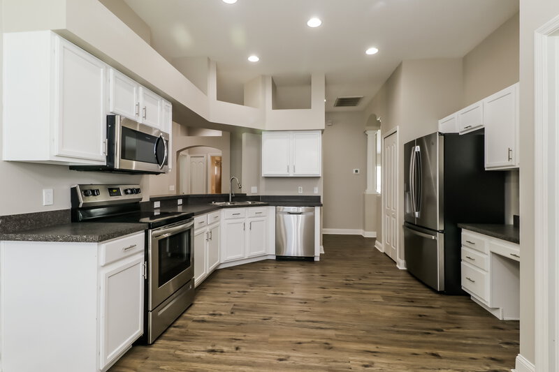 2,615/Mo, 4021 Waterville Ave Wesley Chapel, FL 33543 Kitchen View