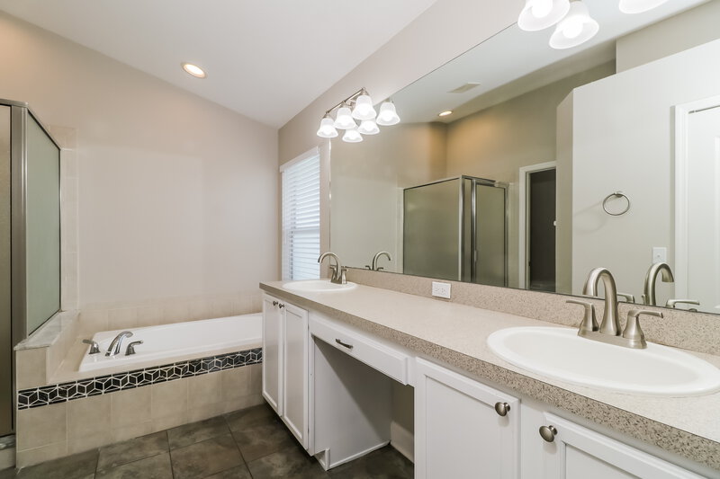 2,615/Mo, 4021 Waterville Ave Wesley Chapel, FL 33543 Main Bathroom View