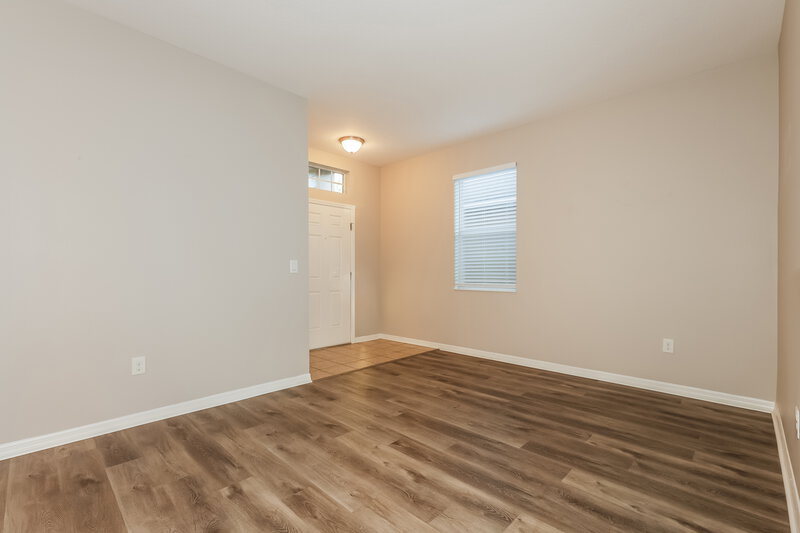 2,125/Mo, 906 Windton Oak Dr Ruskin, FL 33570 Living Room View