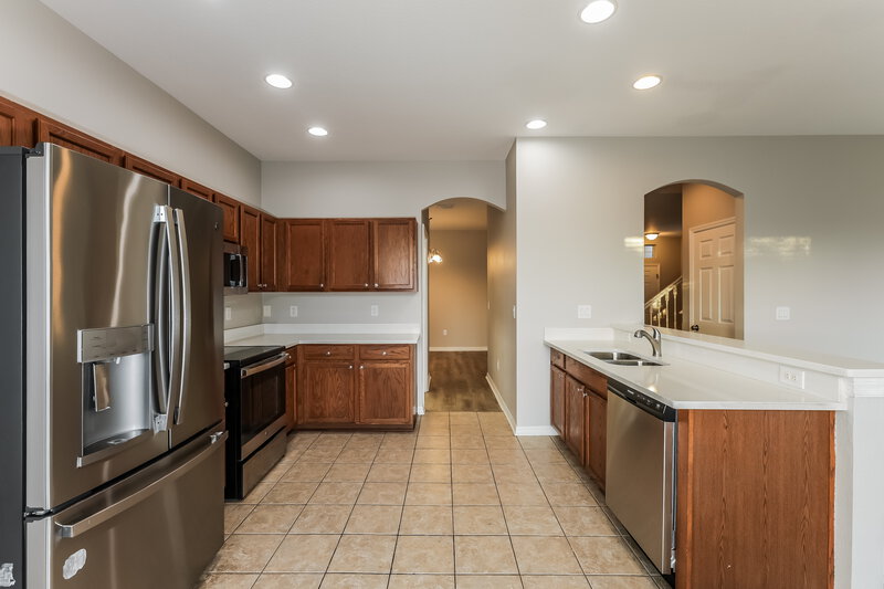 2,125/Mo, 906 Windton Oak Dr Ruskin, FL 33570 Kitchen View