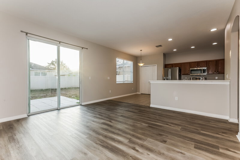 2,125/Mo, 906 Windton Oak Dr Ruskin, FL 33570 Family Room View