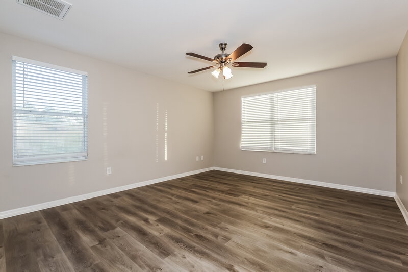 2,125/Mo, 906 Windton Oak Dr Ruskin, FL 33570 Main Bedroom View