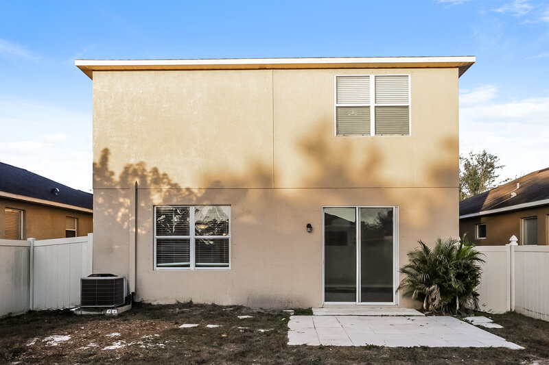 2,125/Mo, 906 Windton Oak Dr Ruskin, FL 33570 Rear View