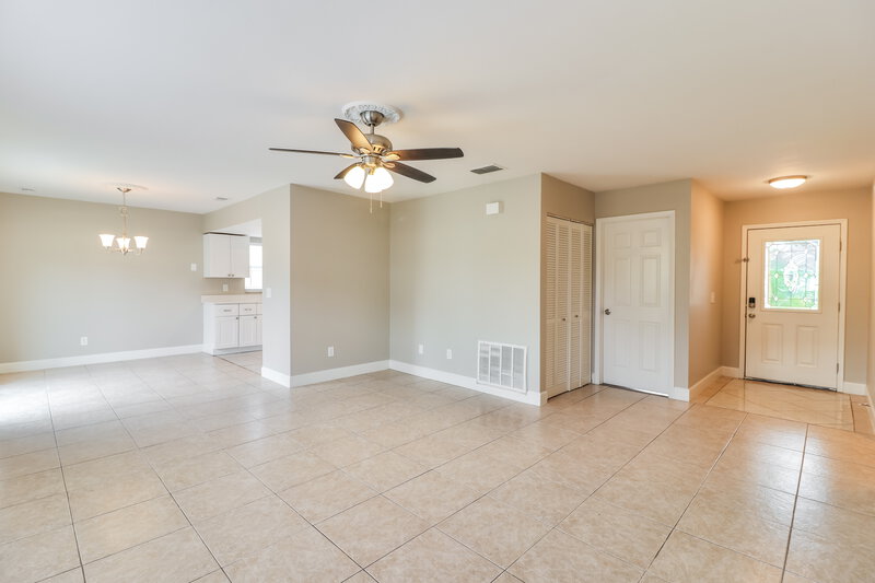 2,375/Mo, 6828 Swain Ave Tampa, FL 33625 Living Room View