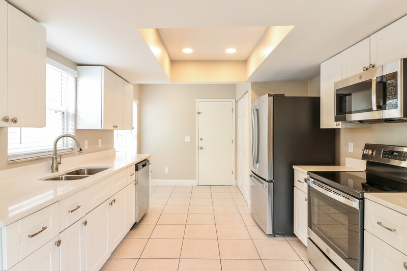 2,375/Mo, 6828 Swain Ave Tampa, FL 33625 Kitchen View