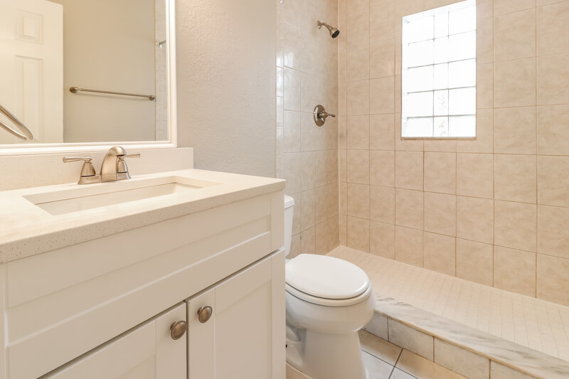 2,375/Mo, 6828 Swain Ave Tampa, FL 33625 Bathroom View