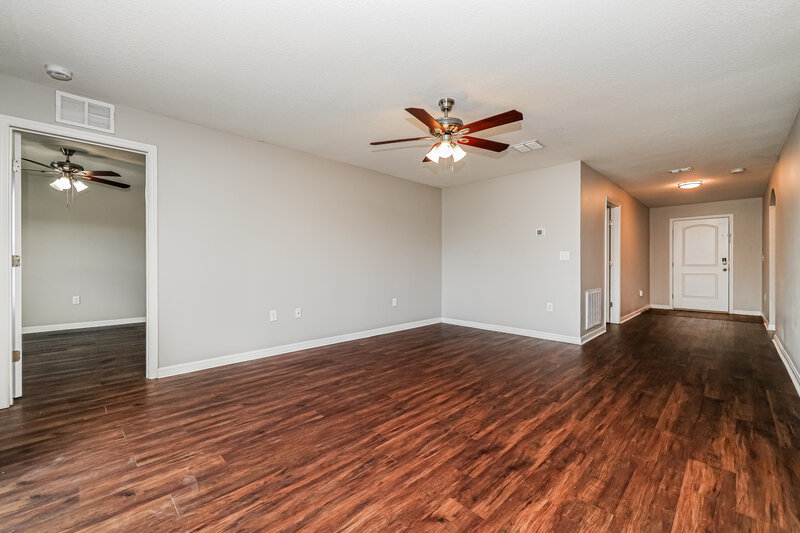 1,985/Mo, 720 Chatham Walk Dr Ruskin, FL 33570 Living Room View