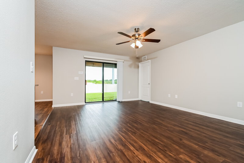 3,350/Mo, 720 Chatham Walk Dr Ruskin, FL 33570 Living Room View 2