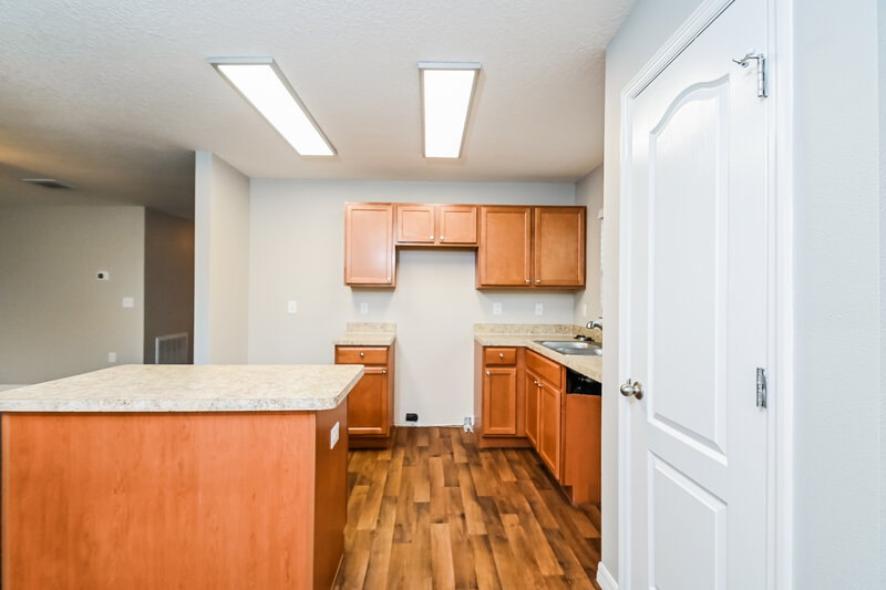 3,350/Mo, 720 Chatham Walk Dr Ruskin, FL 33570 Kitchen View