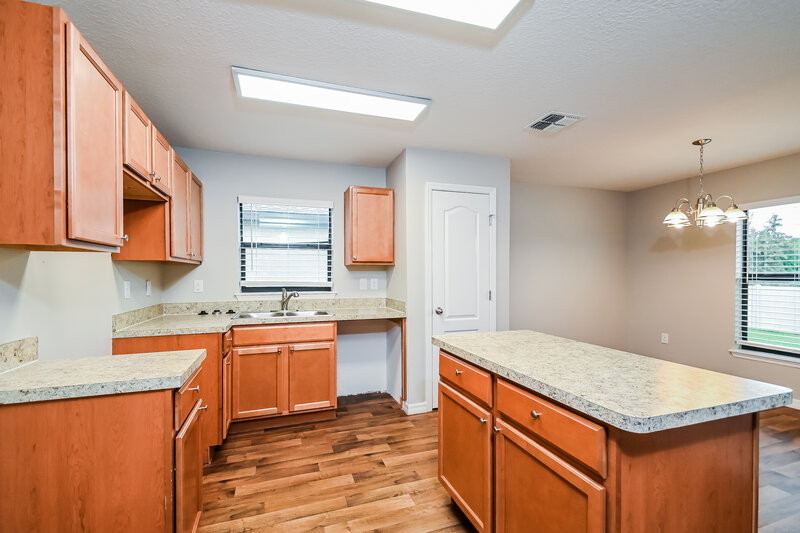 3,350/Mo, 720 Chatham Walk Dr Ruskin, FL 33570 Kitchen View 2