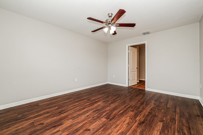 1,985/Mo, 720 Chatham Walk Dr Ruskin, FL 33570 Main Bedroom View