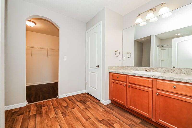 1,985/Mo, 720 Chatham Walk Dr Ruskin, FL 33570 Main Bathroom View