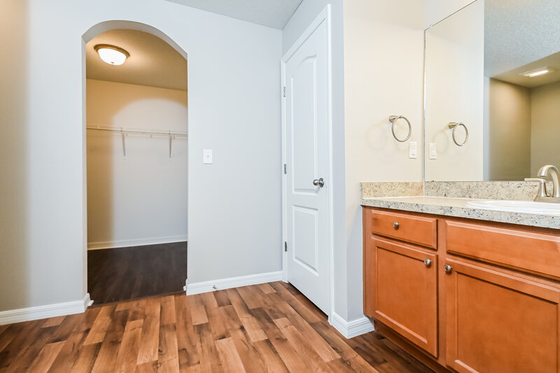 3,350/Mo, 720 Chatham Walk Dr Ruskin, FL 33570 Main Bathroom View